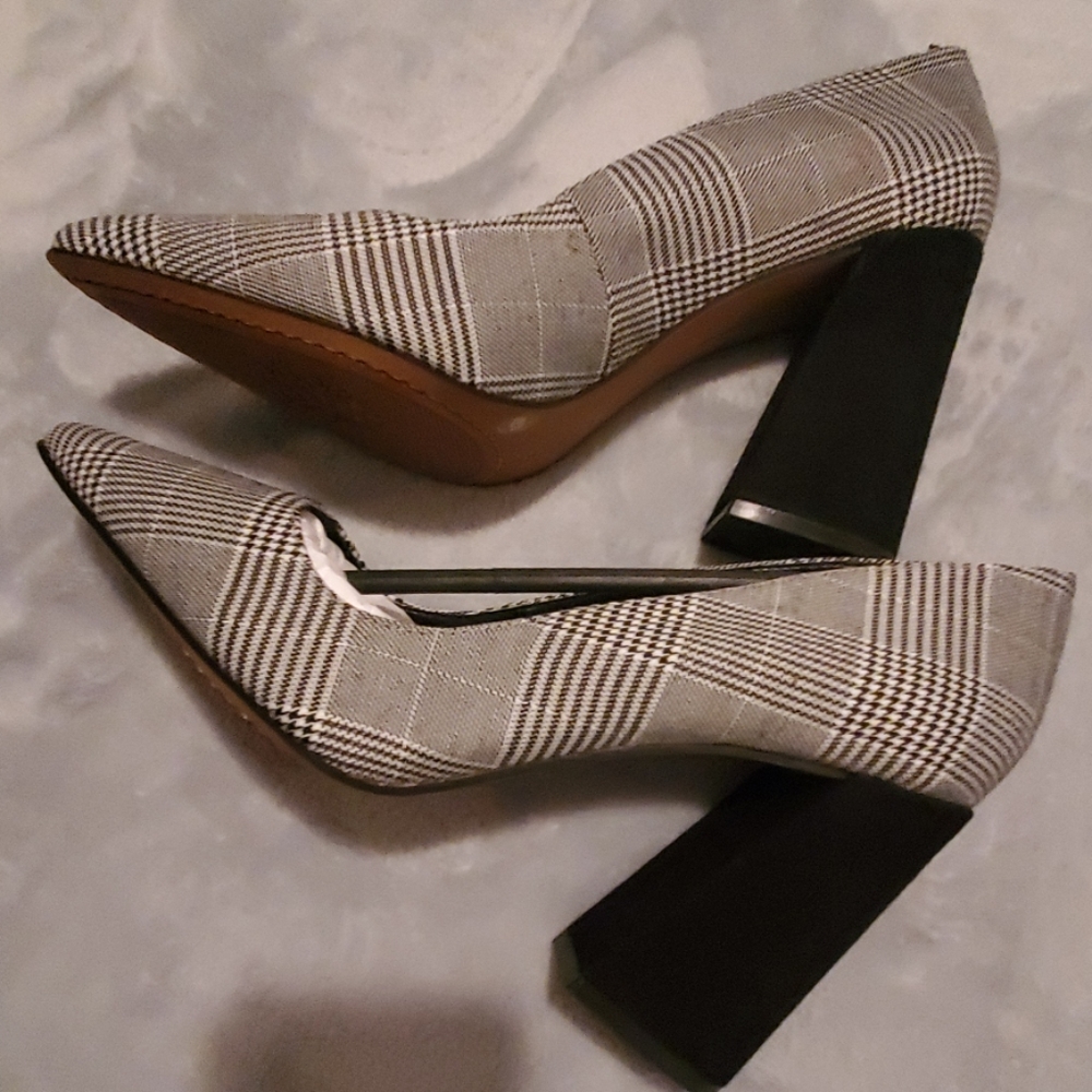 Shoes - Picture 4 of 8